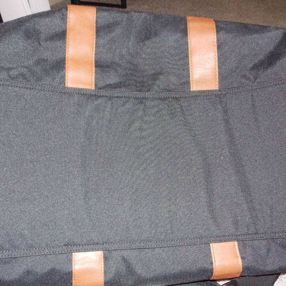 Herschel Novel Duffle - Picture 6 of 11